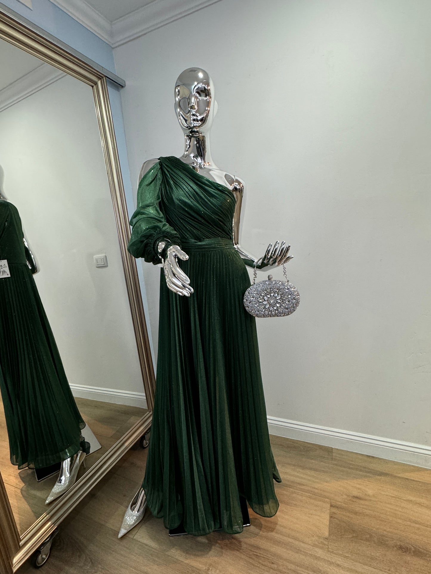 Vestido Largo Verde Esmeralda de Gala – Asimétrico, con Manga Abullonada.