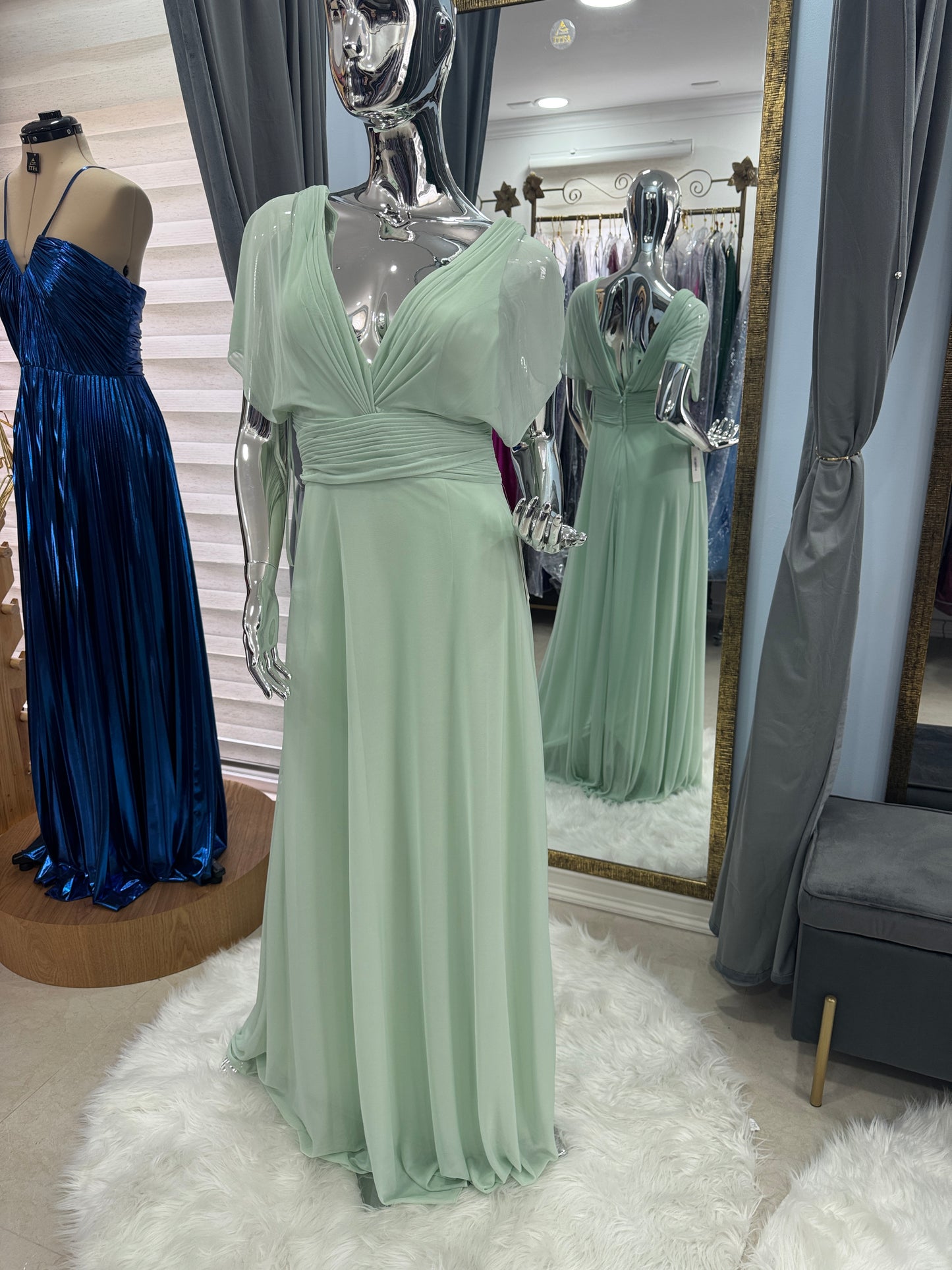 Vestido Verde Menta con Caída Fluida y Escote Cruzado – Talla 8 (M)