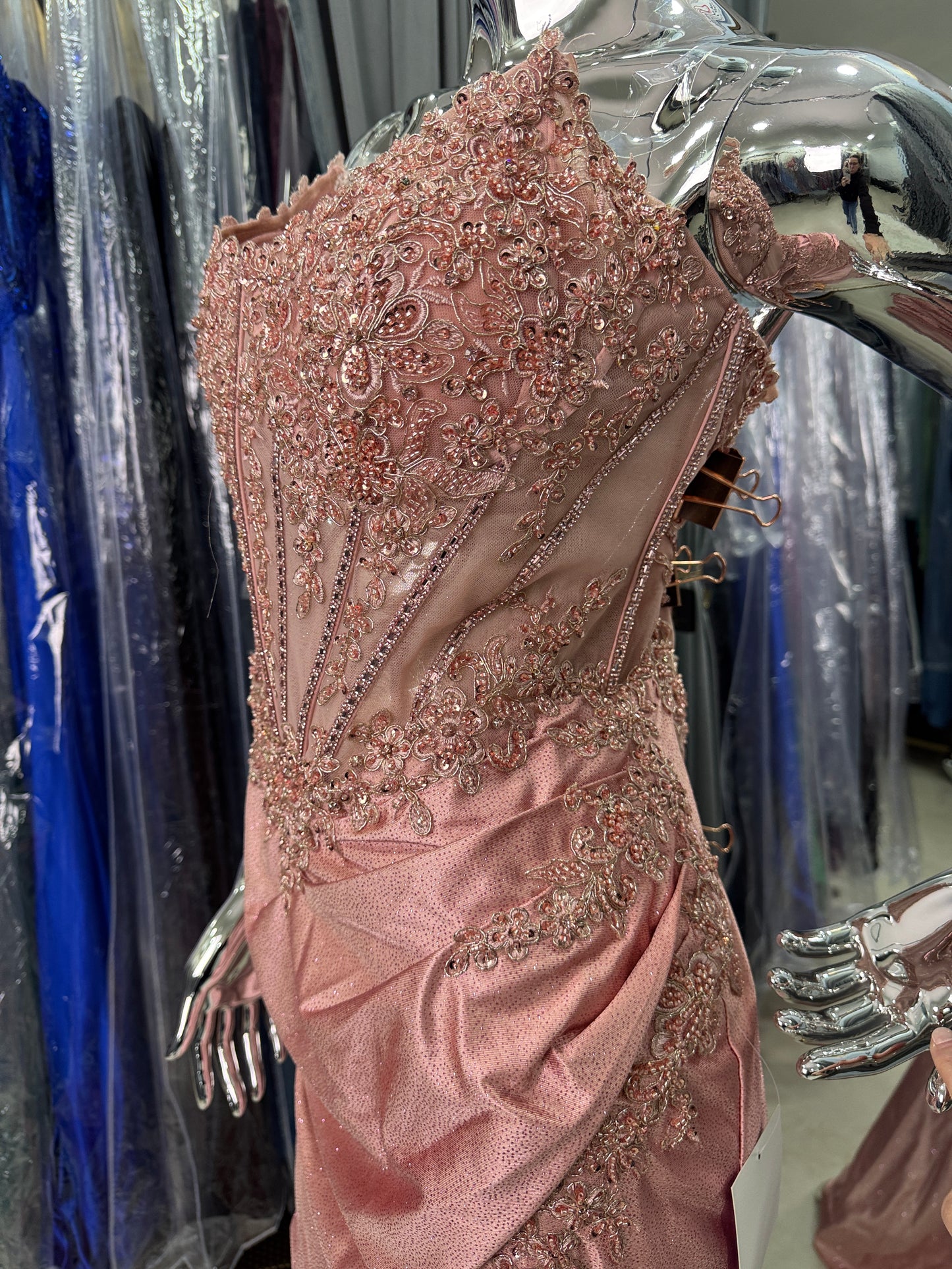 Vestido de fiesta rosa coral / rose gold