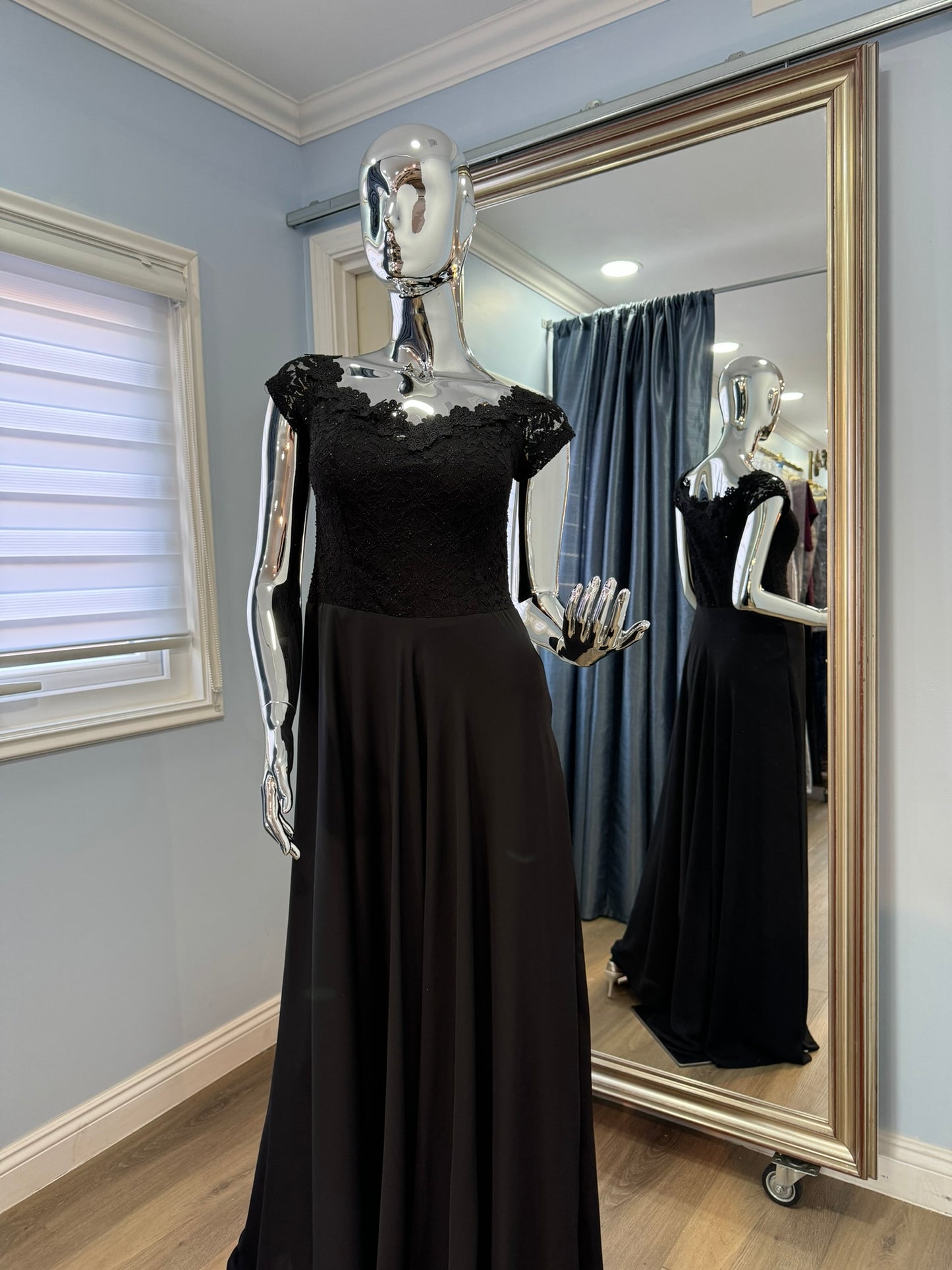 Vestido negro largo, modelo Paris.