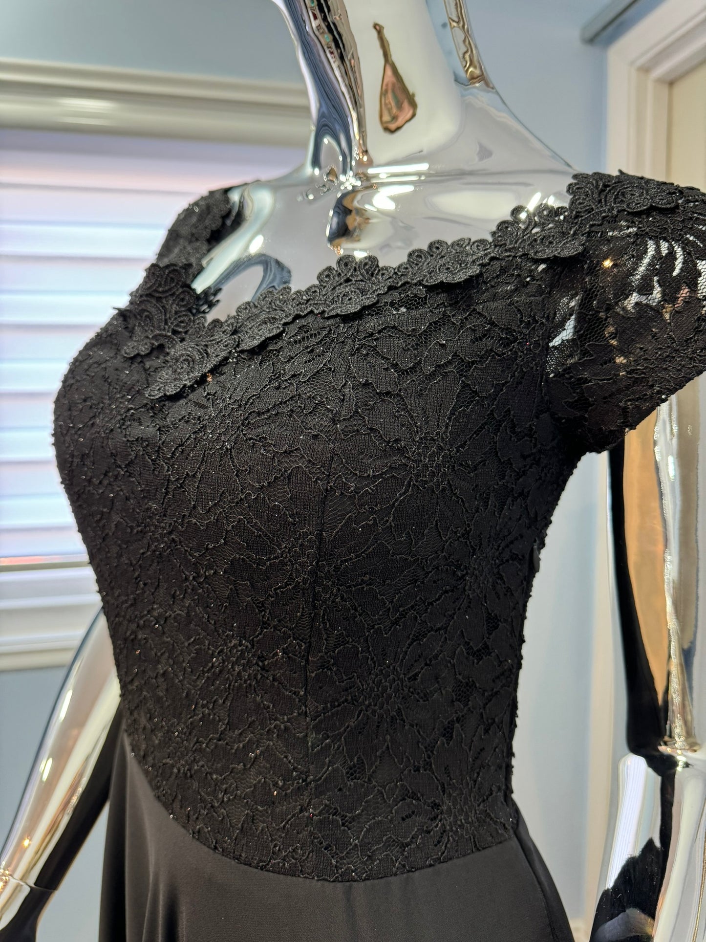 Vestido negro largo, modelo Paris.