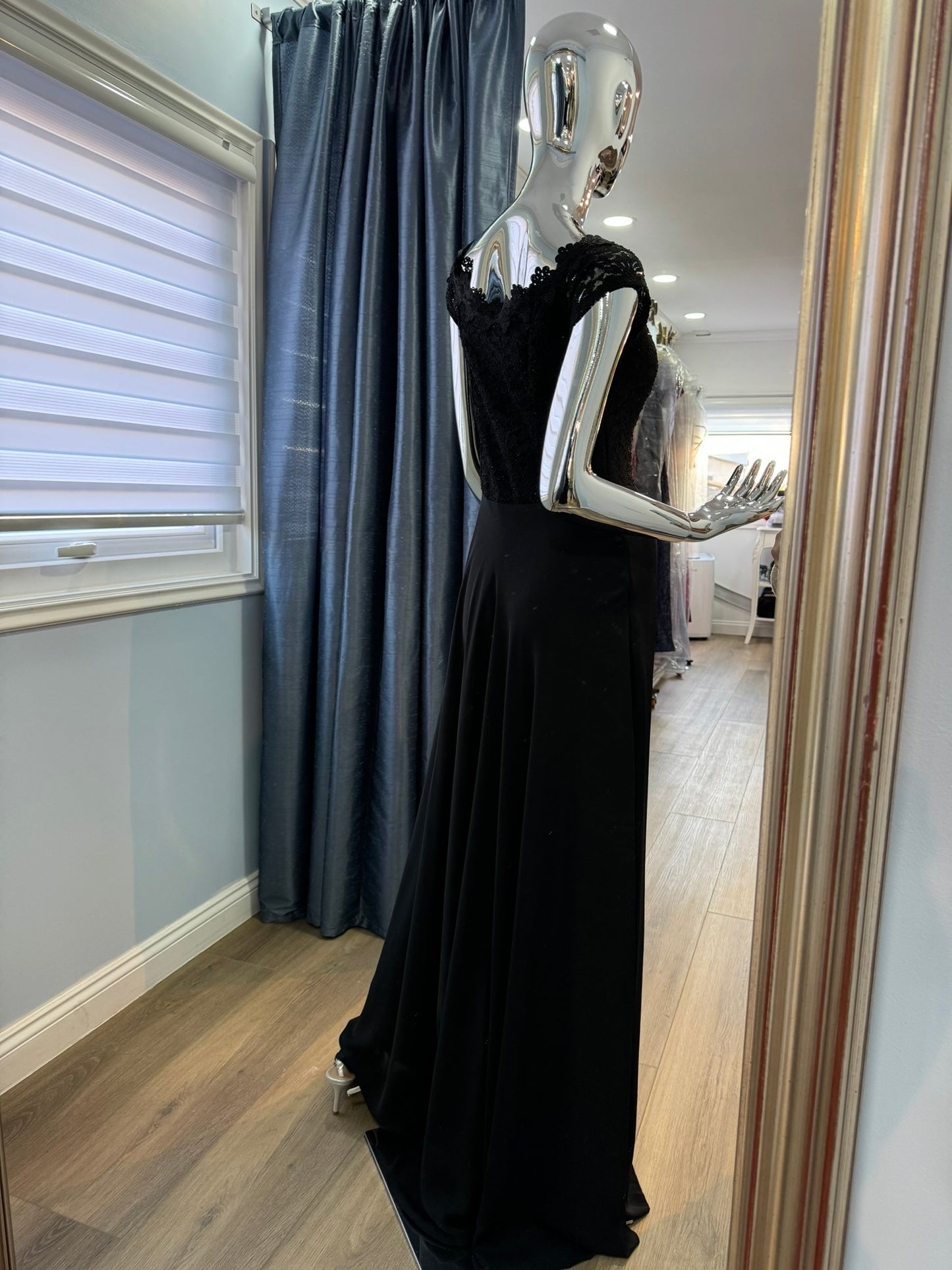 Vestido negro largo, modelo Paris.