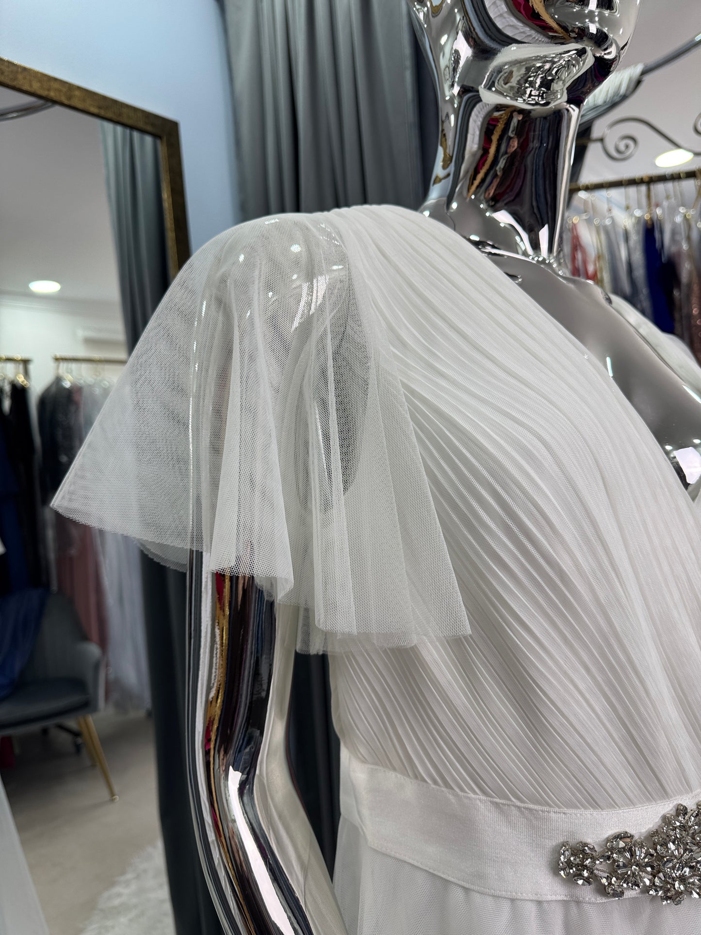 Vestido Ivory Largo de Tul con Aplicación y Escote Cruzado | Talla XL