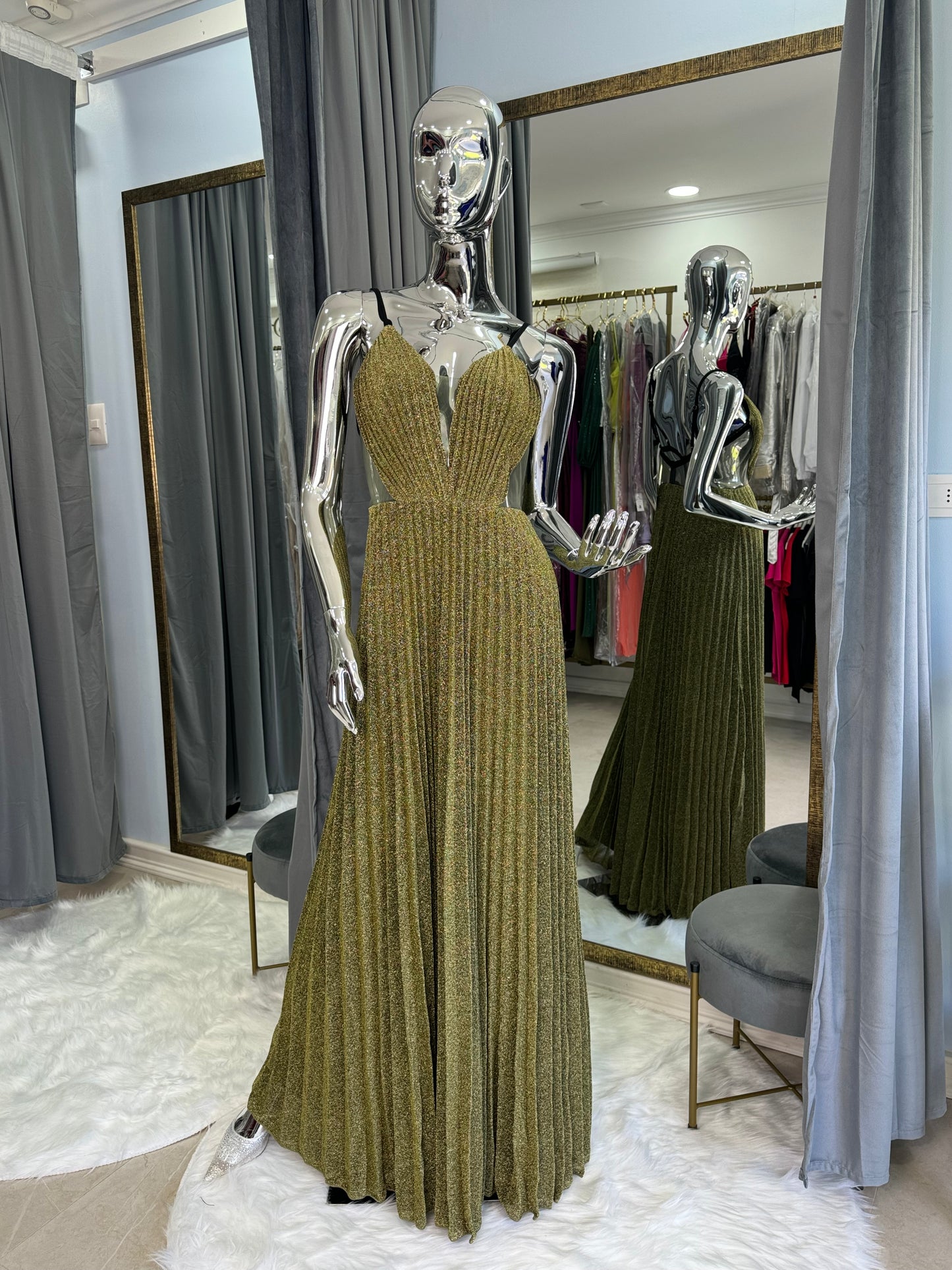 Vestido largo modelo Olimpo, color oro.