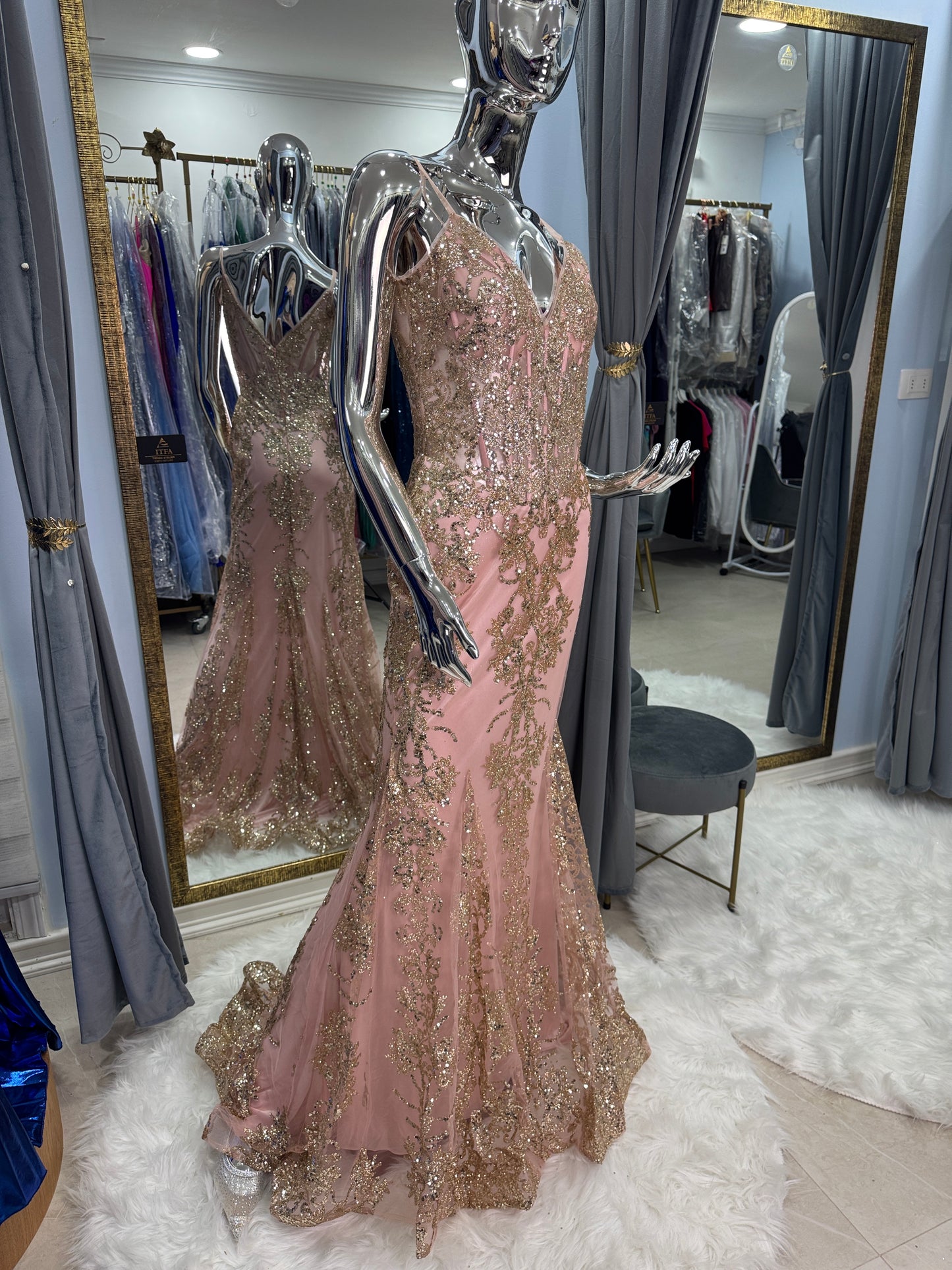 Vestido Rosa Empolvado con Corset y Falda Sirena