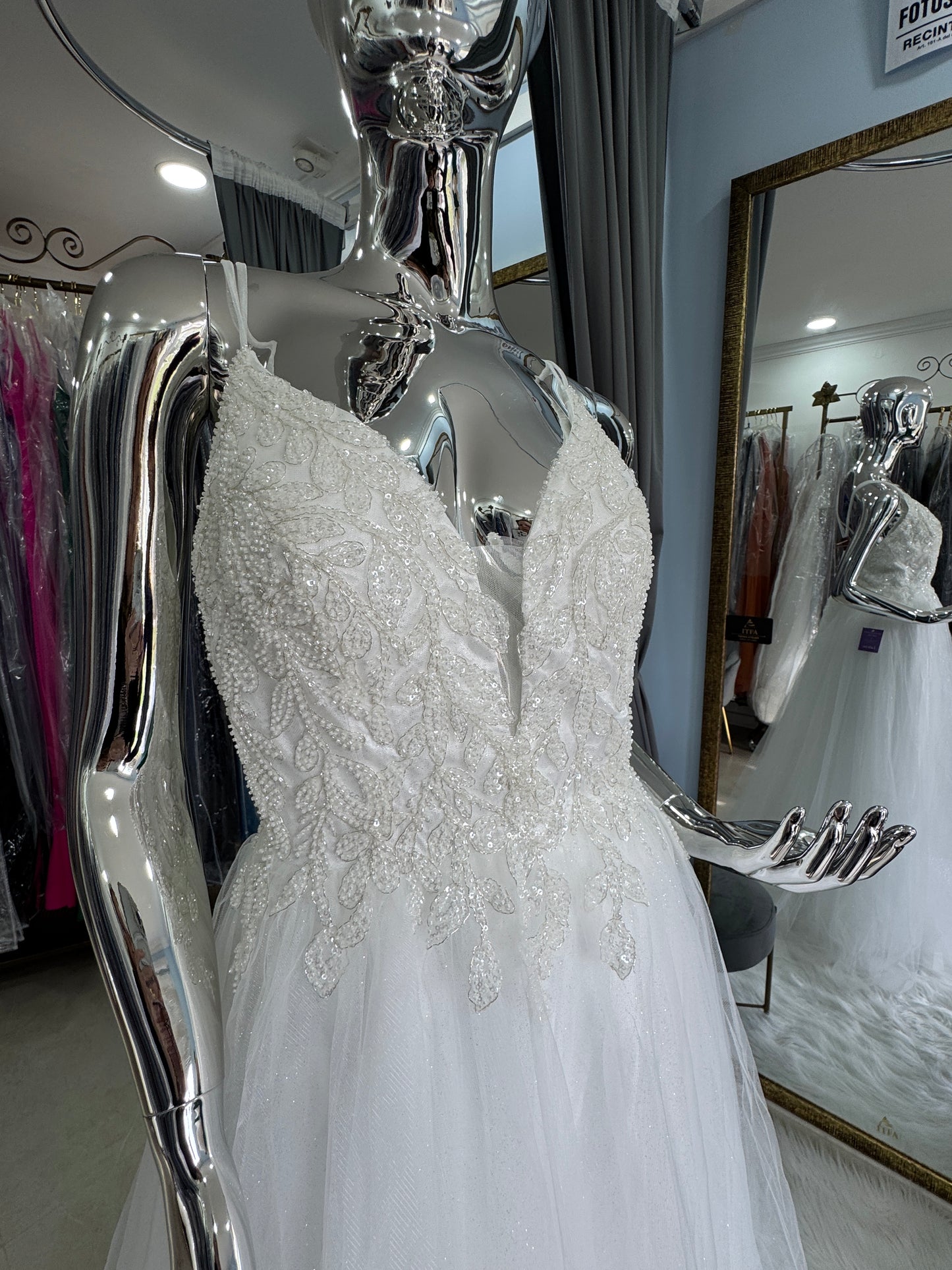 Vestido de Novia Off White Tul Brillante con Pedrería y Escote en V – Talla XL | ITFA Atelier
