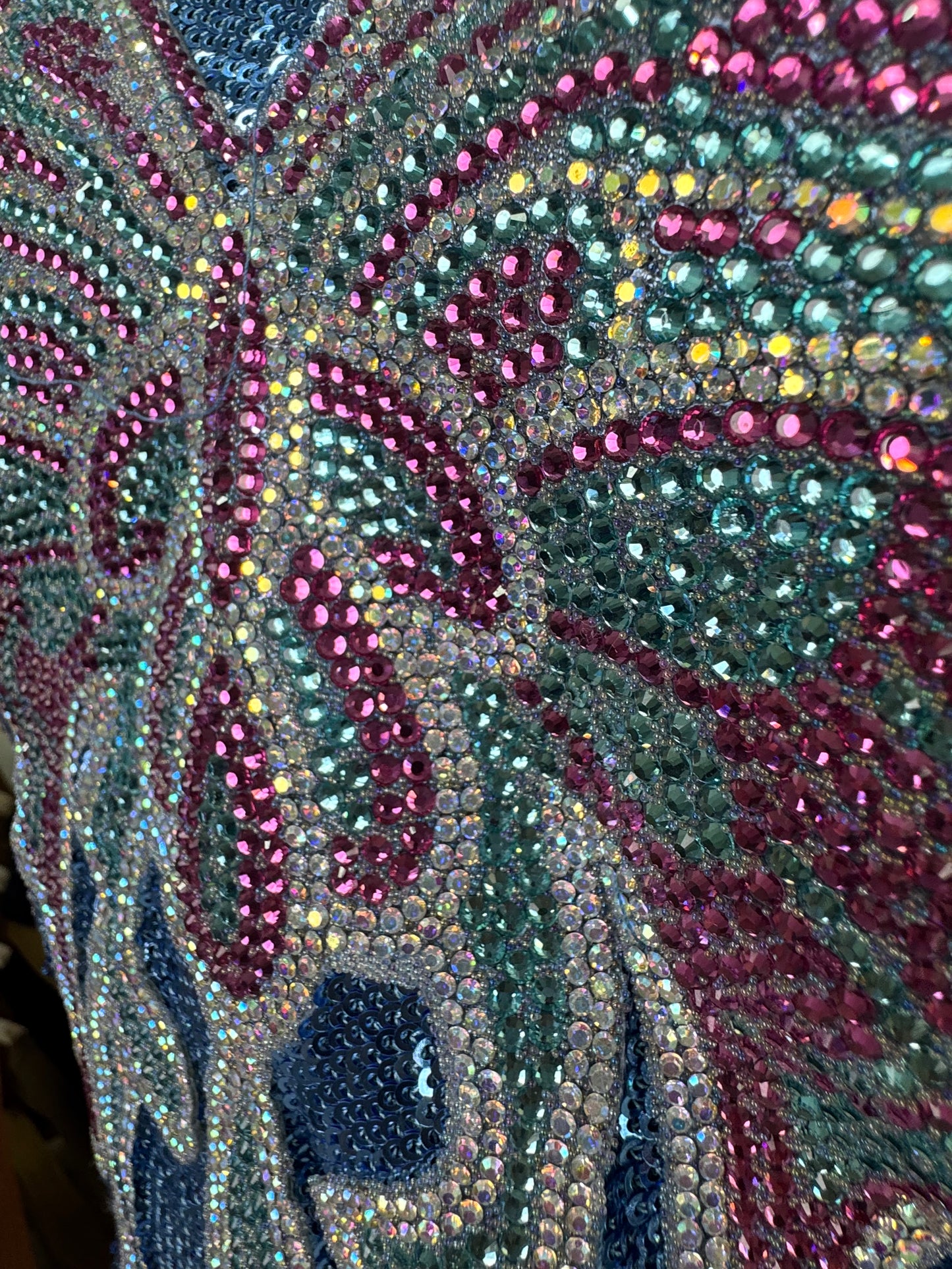 Butterfly – Vestido de Fiesta Largo Celeste con Mariposa de Cristales y Mini Lentejuelas | ITFA Atelier