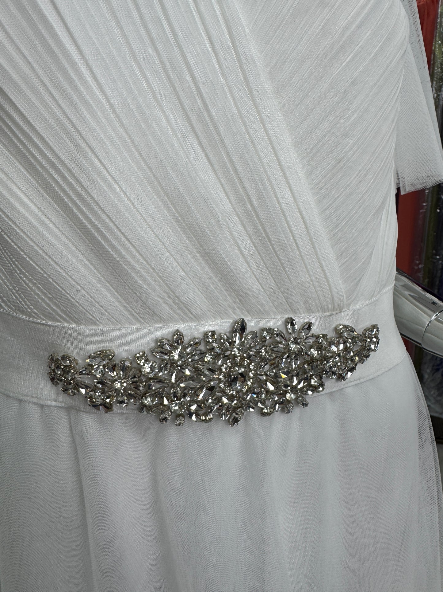 Vestido Ivory Largo de Tul con Aplicación y Escote Cruzado | Talla XL