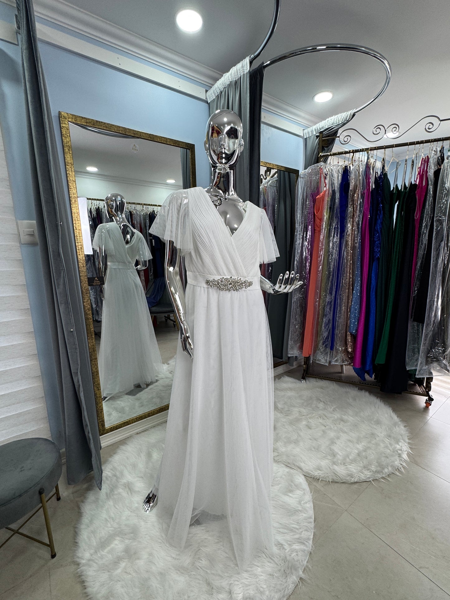 Vestido Ivory Largo de Tul con Aplicación y Escote Cruzado | Talla XL