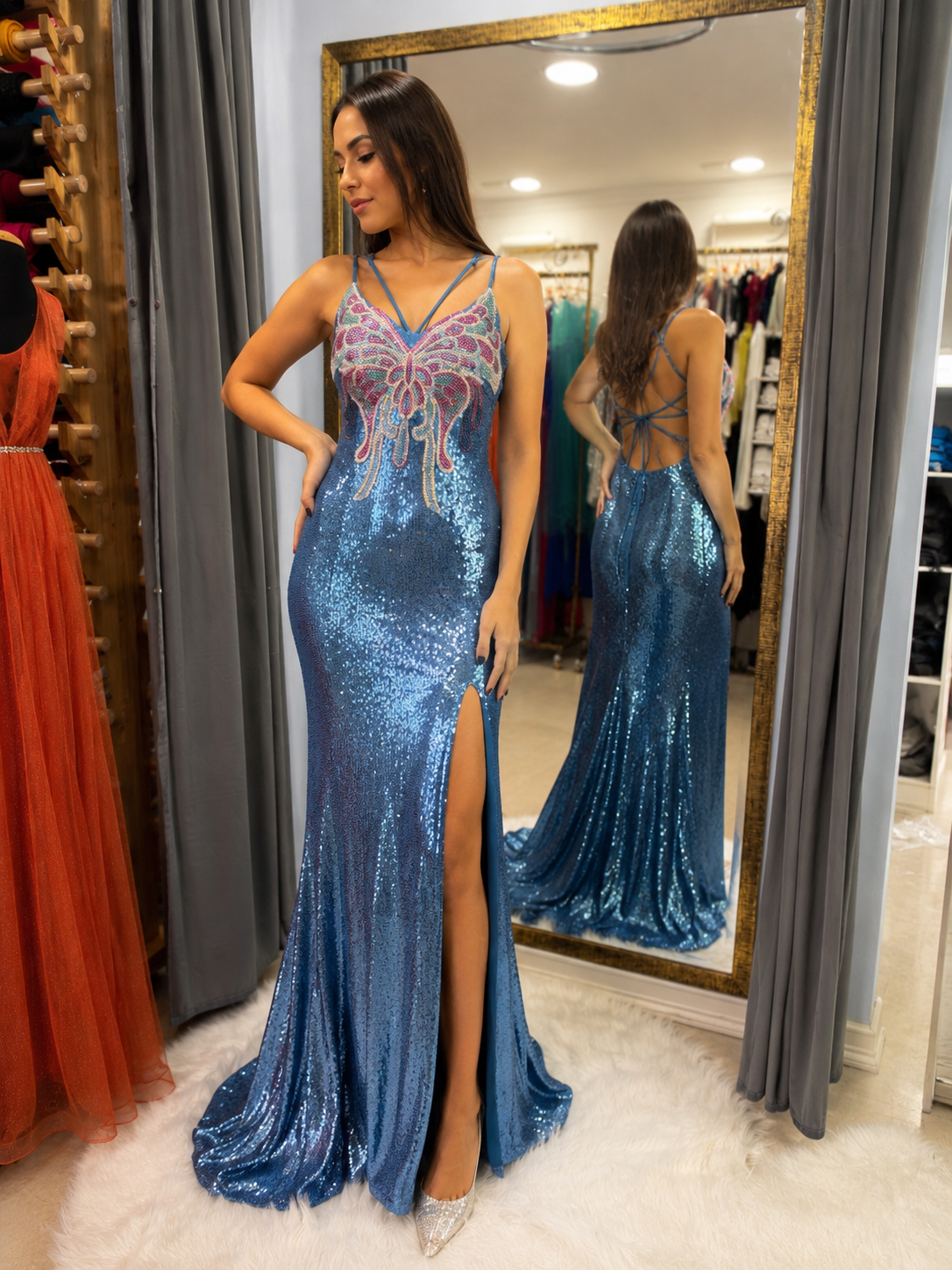 Butterfly – Vestido de Fiesta Largo Celeste con Mariposa de Cristales y Mini Lentejuelas | ITFA Atelier