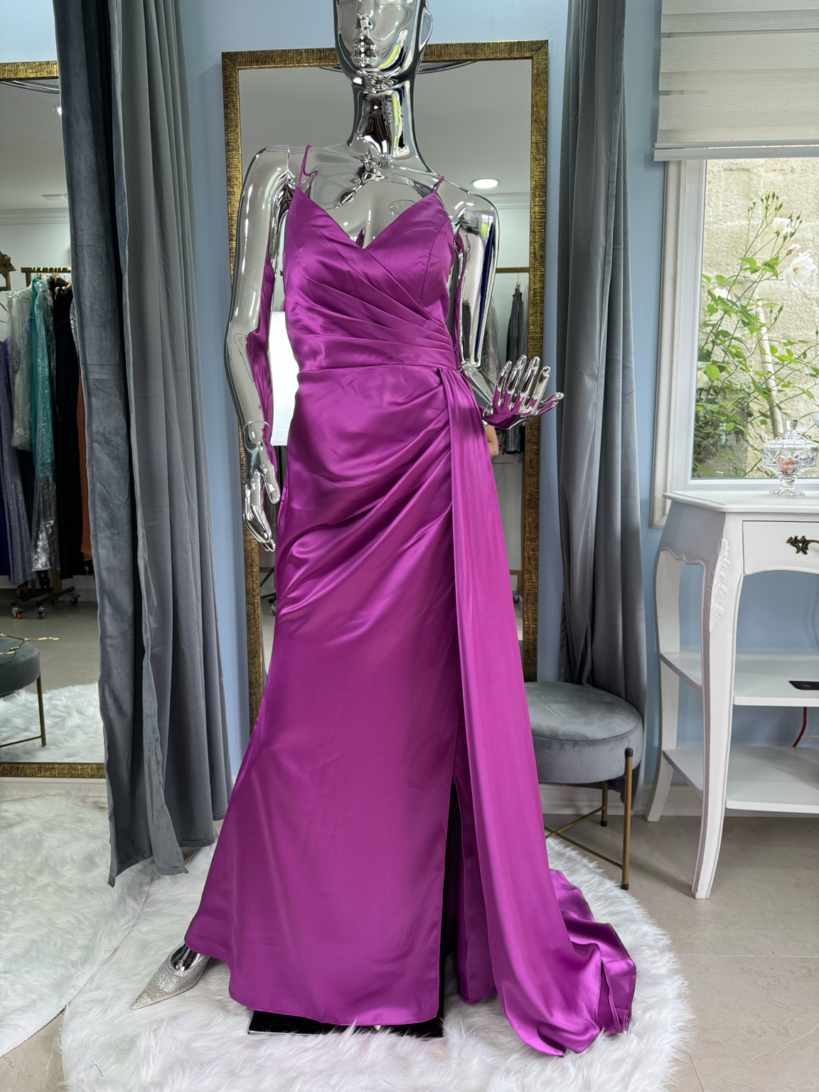 Vestido largo fucsia, talla S.