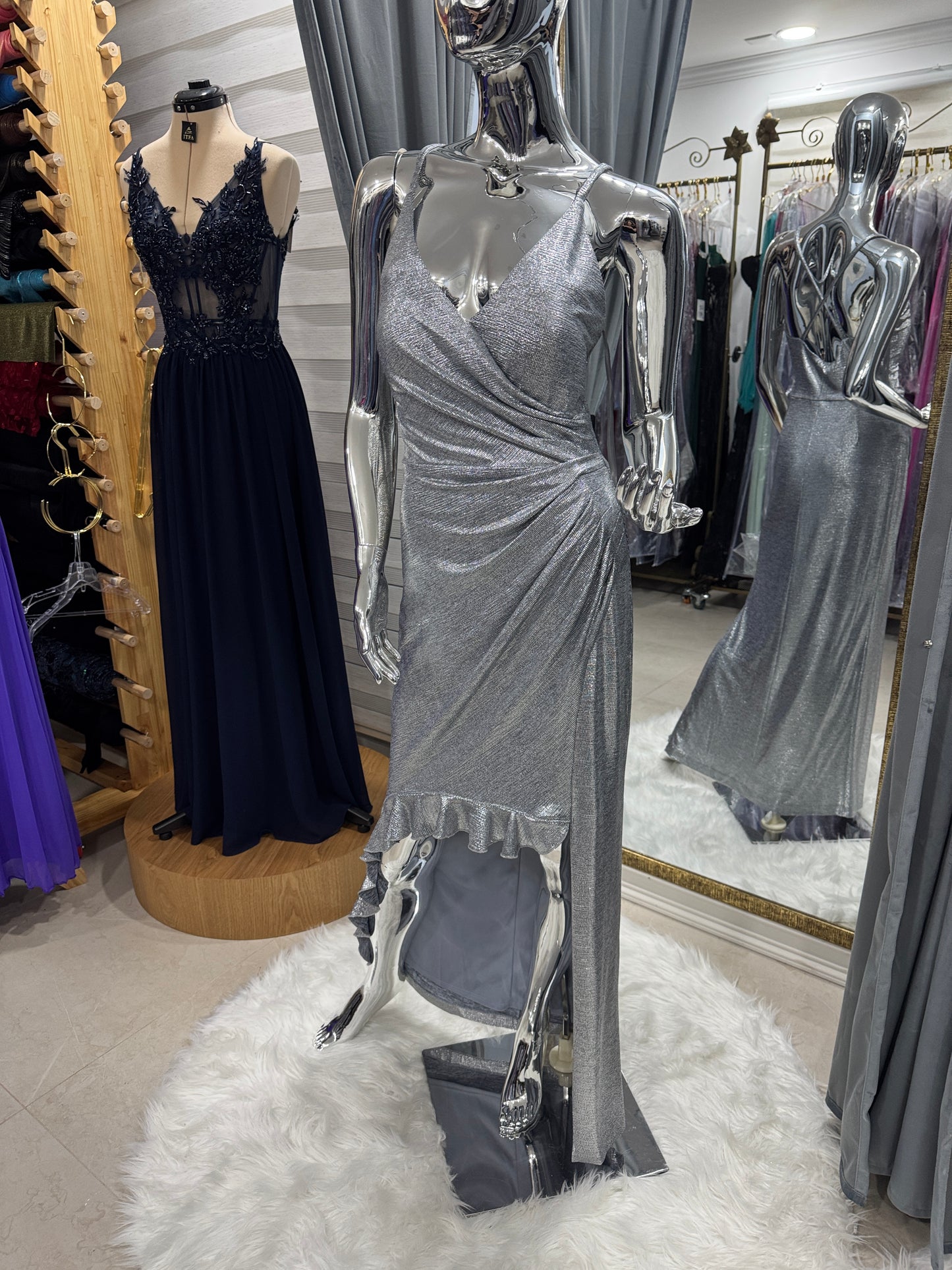 Vestido de Fiesta Plata Asimétrico con Drapeado – Talla M/L