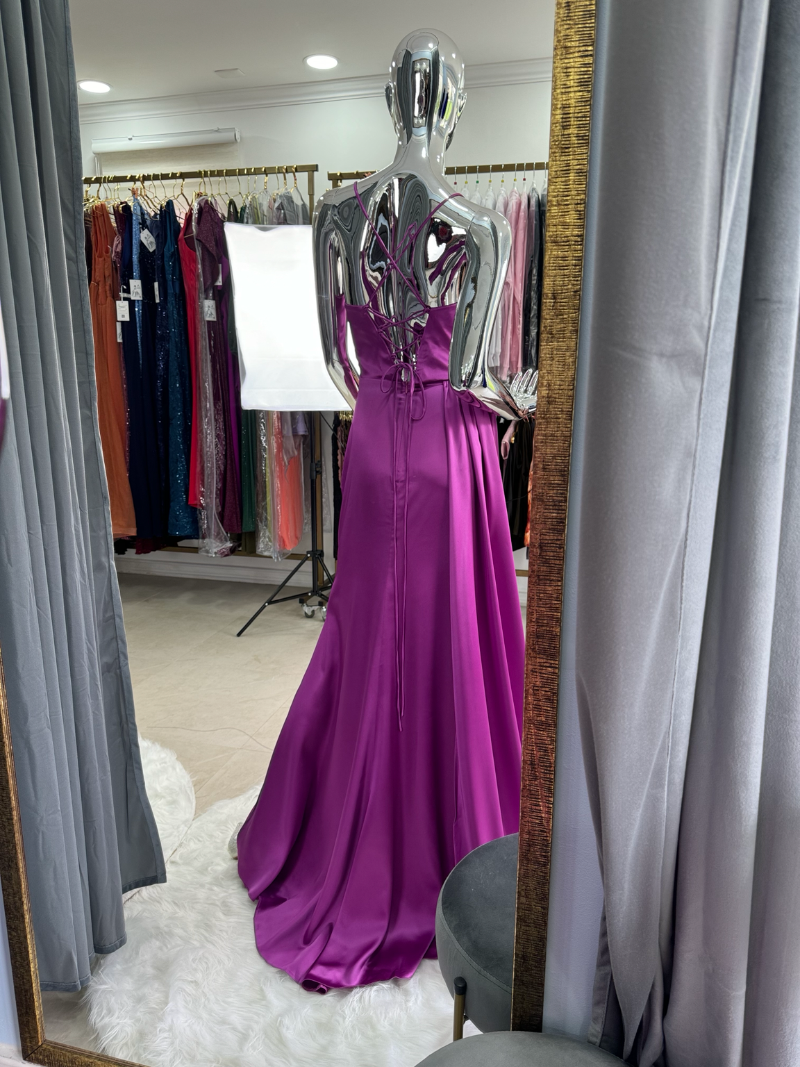 Vestido largo fucsia, talla S.