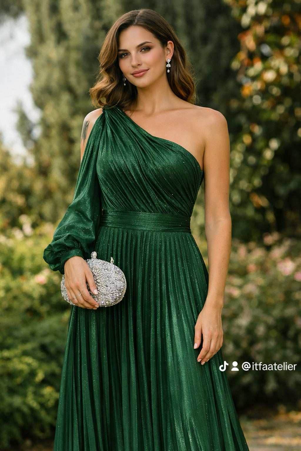 Vestido Largo Verde Esmeralda de Gala – Asimétrico, con Manga Abullonada.