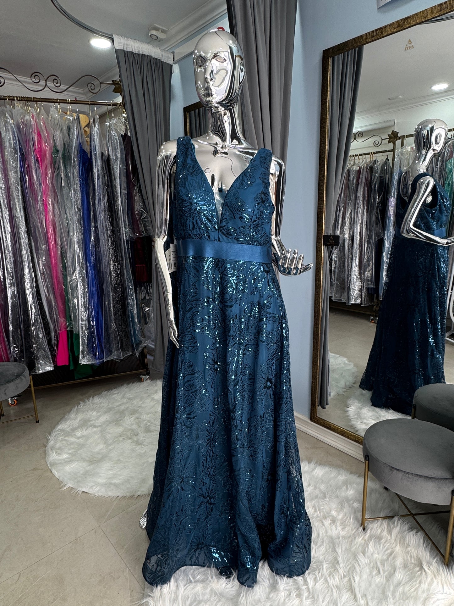 Vestido de fiesta azul petróleo bordado con lentejuelas XL–2XL