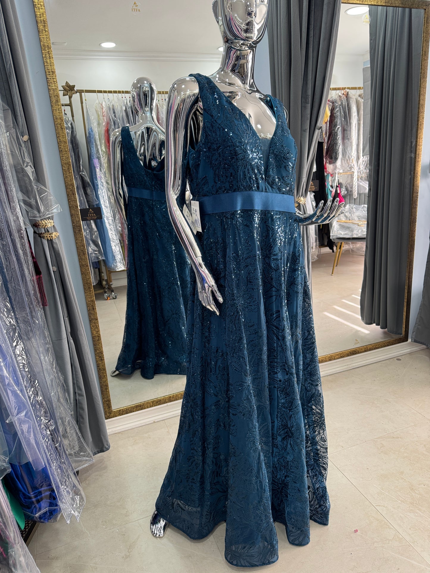 Vestido de fiesta azul petróleo bordado con lentejuelas XL–2XL
