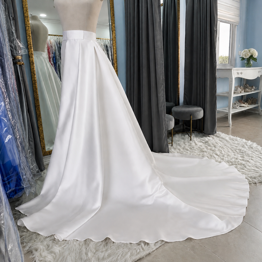 Confección de cola desmontable para vestido de novia a medida desde: