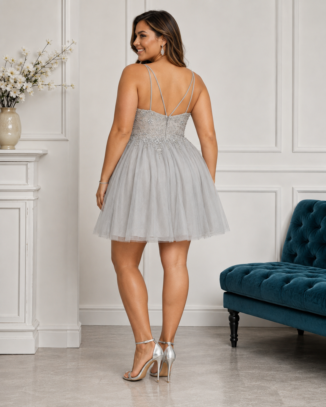Vestido corto gris plata con pedrería – Diseño ITFA® talla L/XL