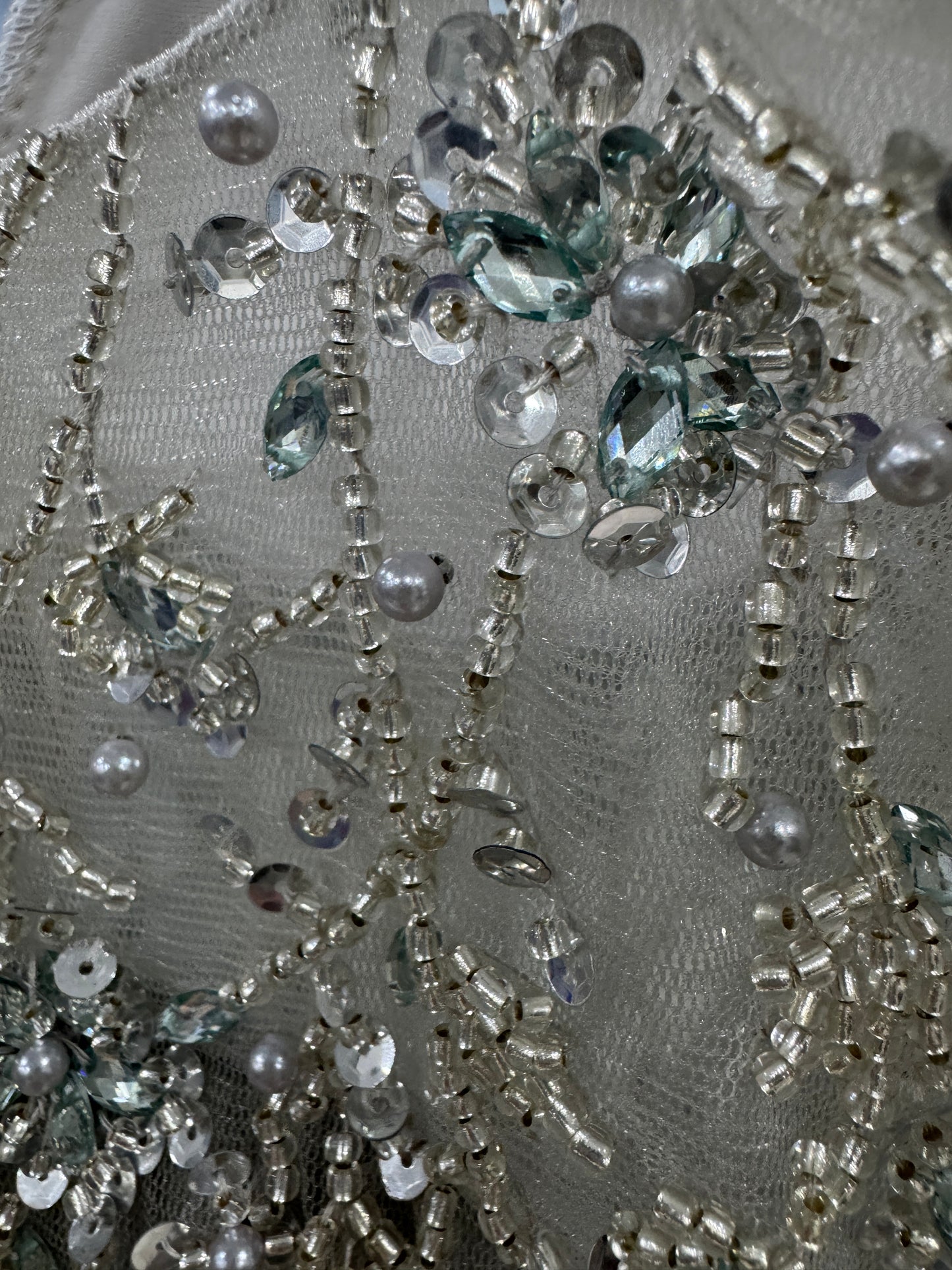 Vestido corto gris plata con pedrería – Diseño ITFA® talla L/XL