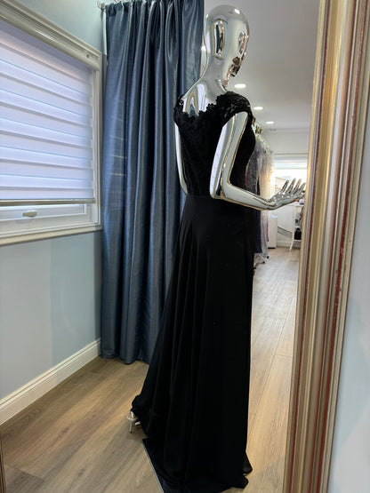 Vestido negro largo, modelo Paris.