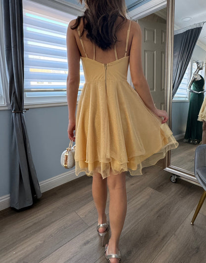 Vestido Amarillo corto Modelo Sun