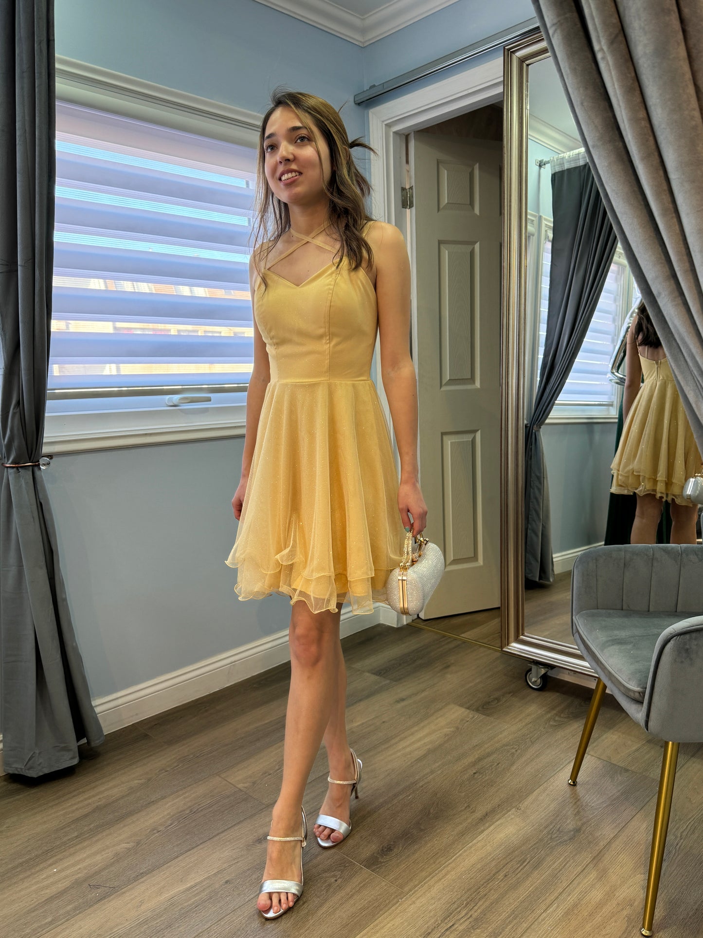 Vestido Amarillo corto Modelo Sun
